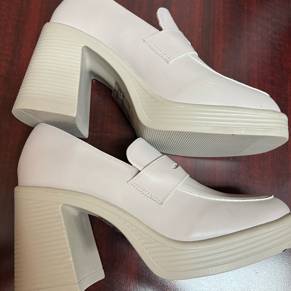 Shoes - Picture 2 of 4